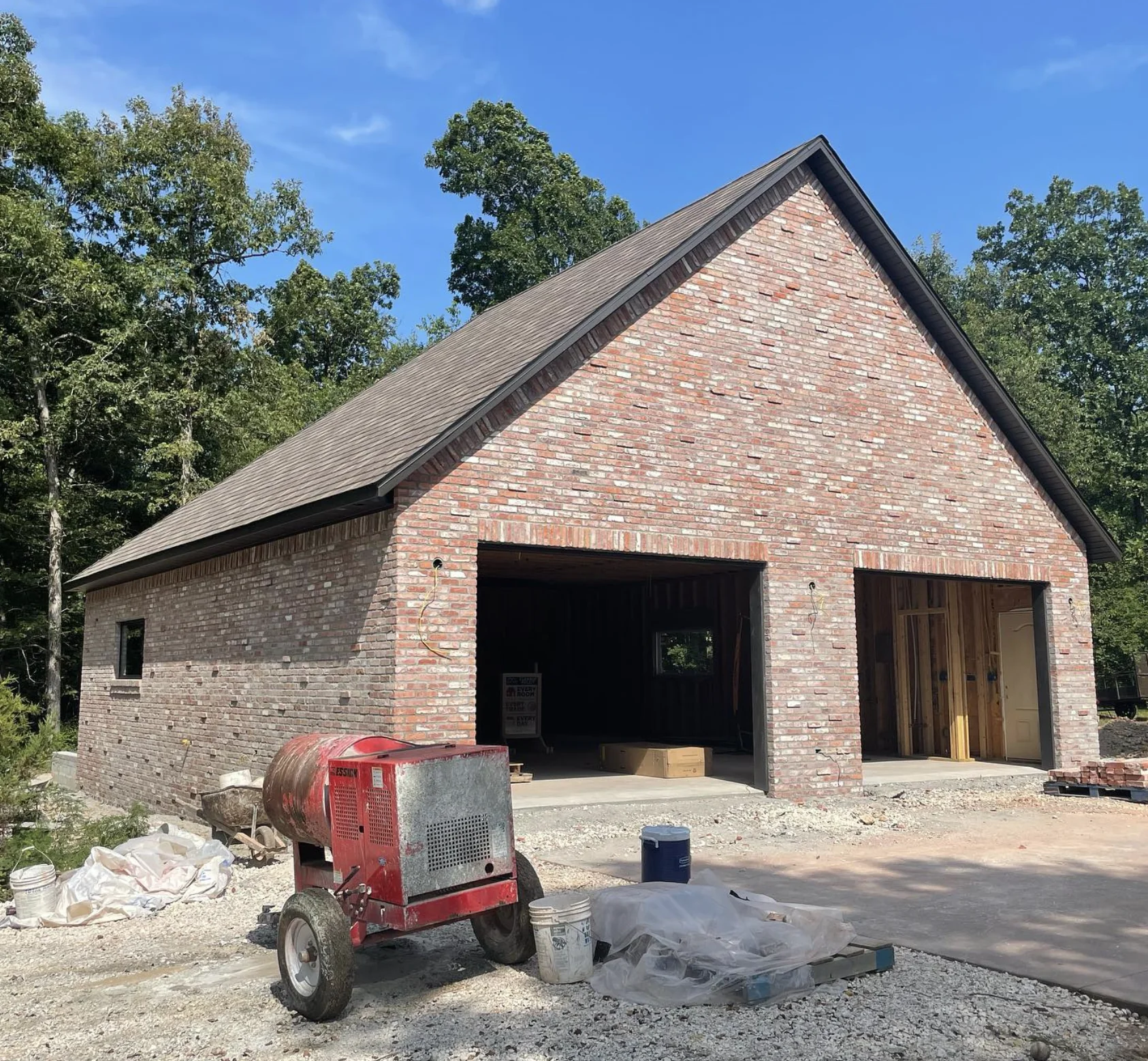 Custom detached garage built by Evergreen Builders